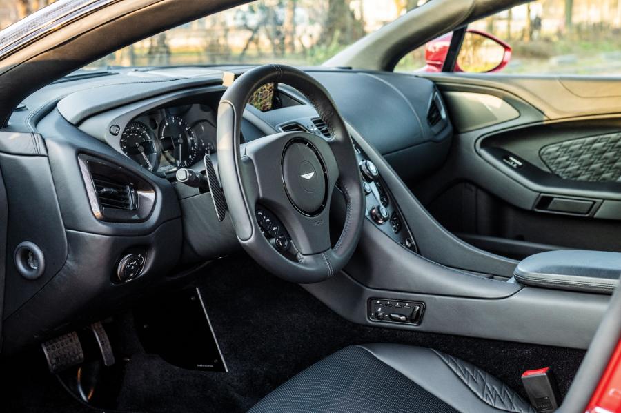 Интерьер Aston Martin Vanquish Zagato Shooting Brake 2018 года  (WW) (фото 20 из 28)